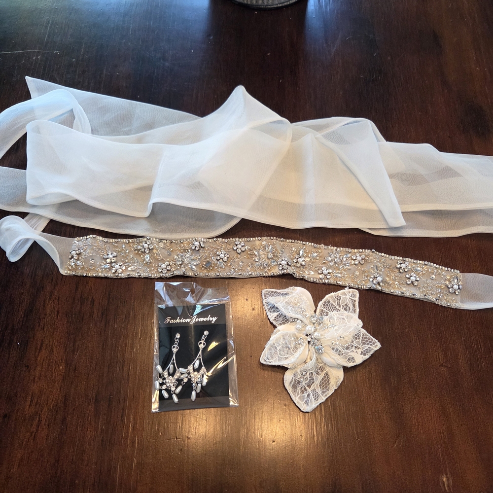 Elegant White and Gold Bridal Accessory Set